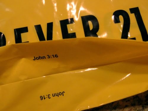 Біблійні вірші на продуктах. Як християнські компанії євангелізують своїх клієнтів?