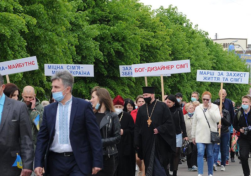 Багатотисячні марші «Всі разом за сім’ю!», фестиваль та концерт: 15-16 травня відбулися просімейні заходи (ФОТО)
