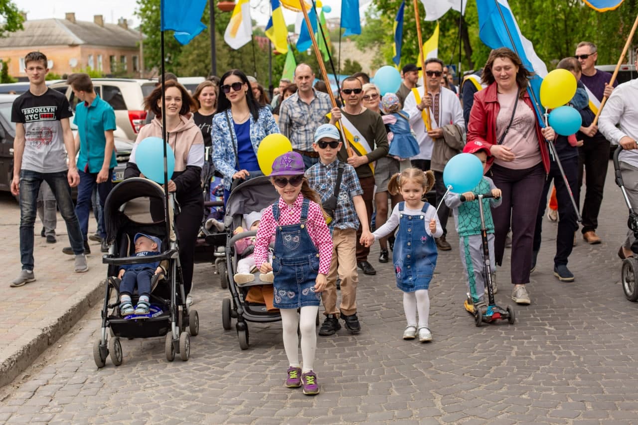 Багатотисячні марші «Всі разом за сім’ю!», фестиваль та концерт: 15-16 травня відбулися просімейні заходи (ФОТО)