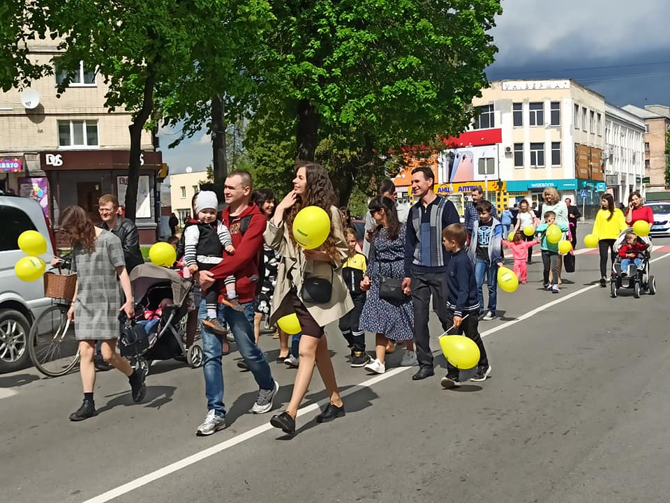 Багатотисячні марші «Всі разом за сім’ю!», фестиваль та концерт: 15-16 травня відбулися просімейні заходи (ФОТО)