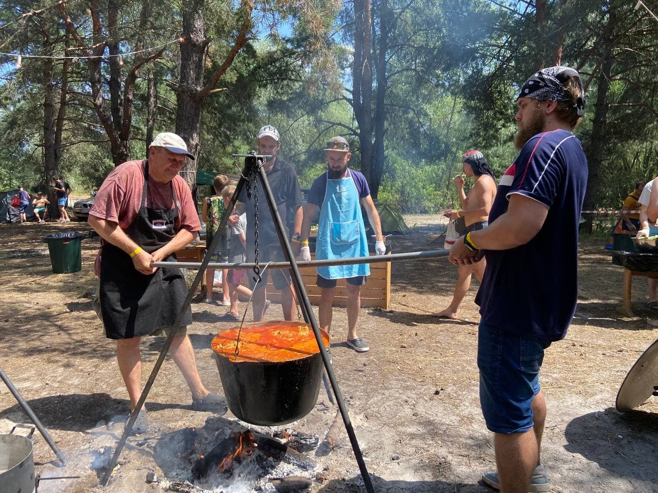 Фізичний та духовний суперзаряд: на березі Десни відбувся табір для чоловіків і їх дітей