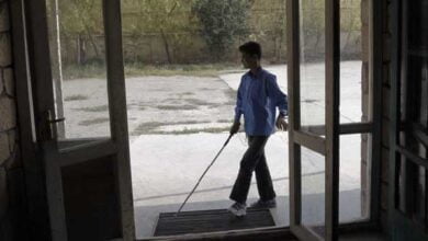 перестав бачити