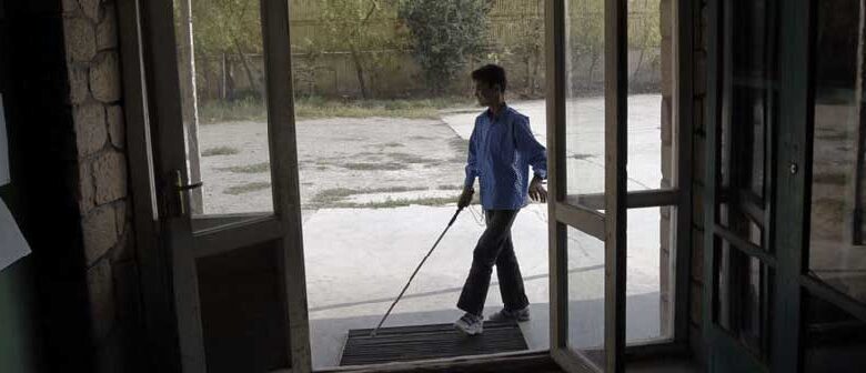 перестав бачити