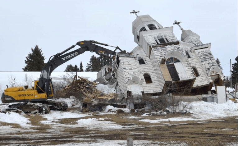 закрито 9000 церков