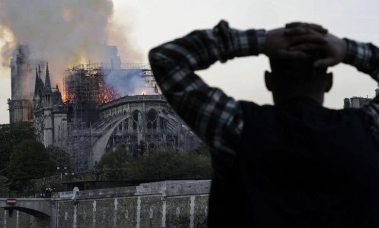 пожежа в Нотр-Дамі
