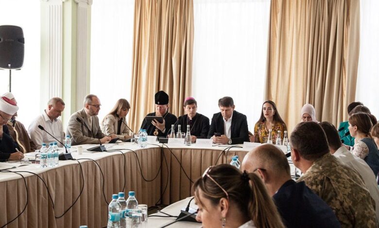 звільнення громадян україни