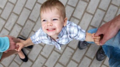 усиновлення