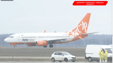 літак з евакуйованими