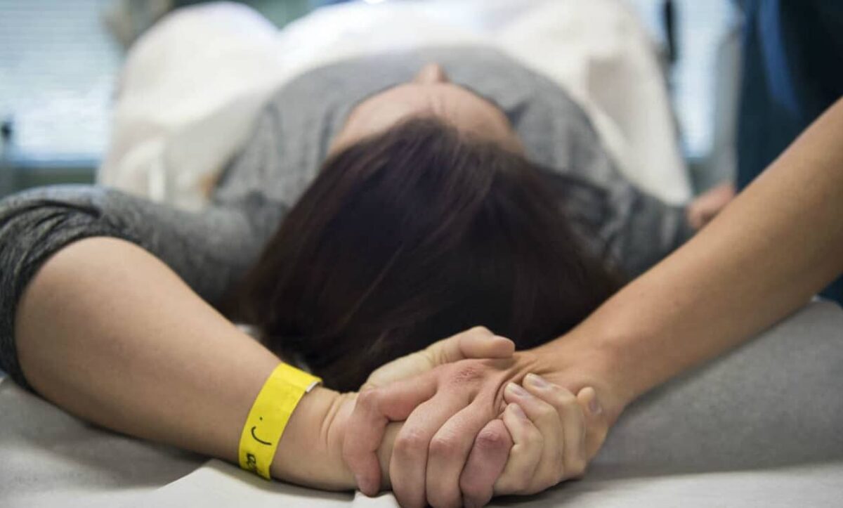 легалізовує аборти