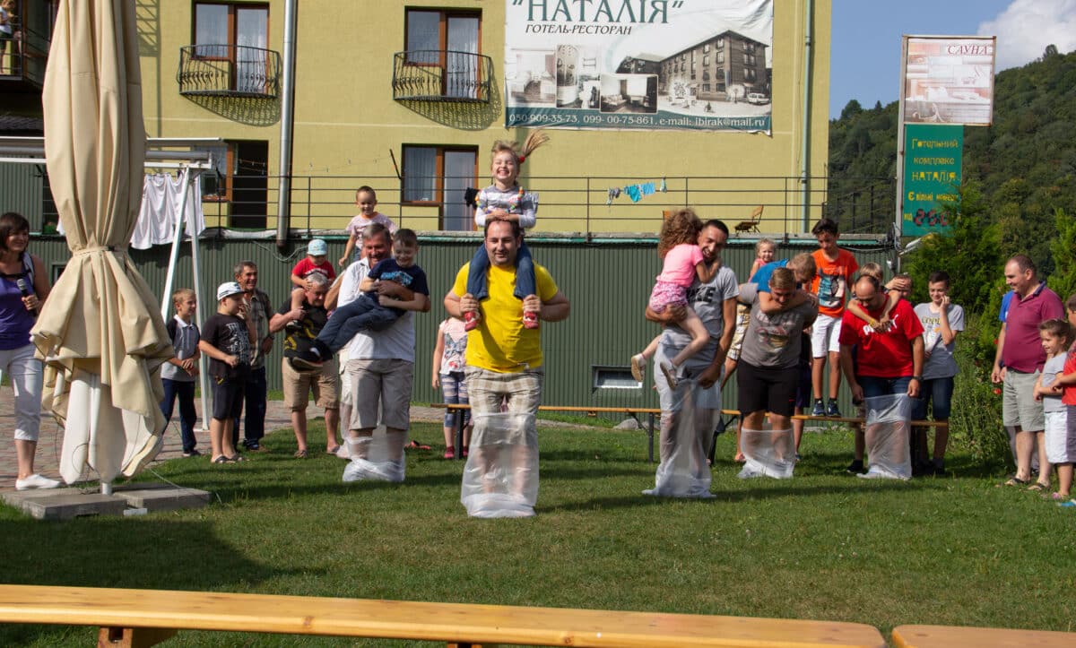 Відкриття дитячих таборів