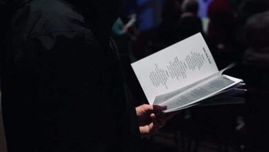 співати в церквах