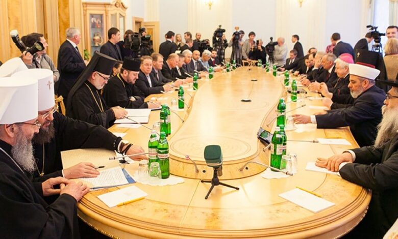 релігійною спільнотою