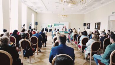 усиновлення