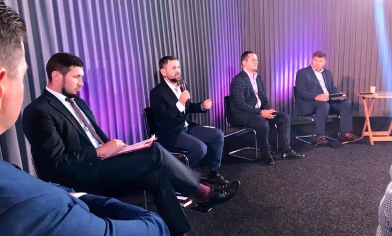 Між кесарем і Богом