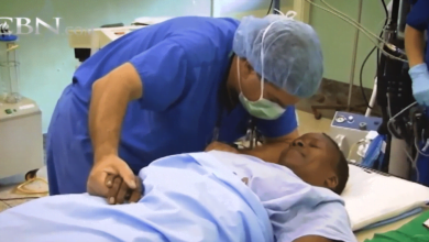 молиться за