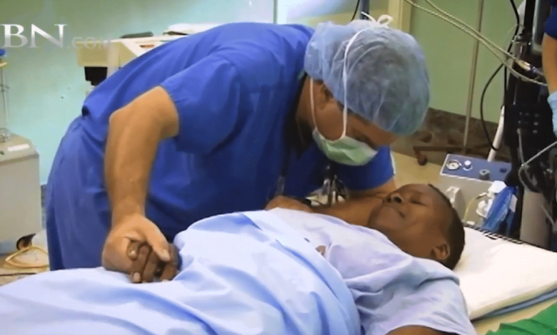 молиться за