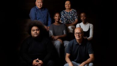 перекладають Біблію