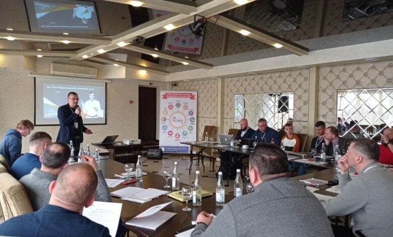 круглий стіл