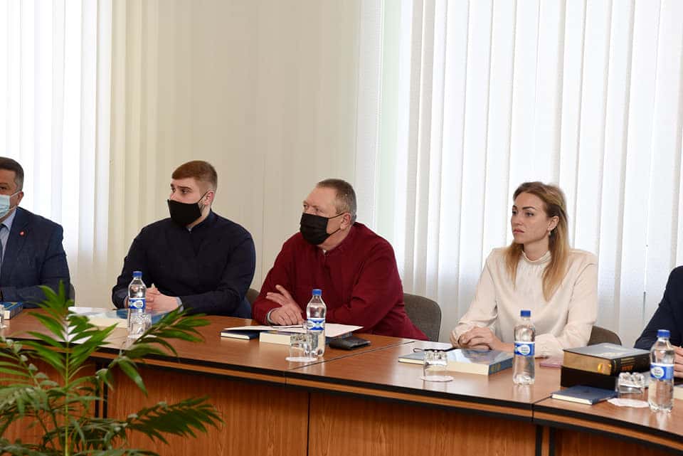 Молитва та духовні роздуми про Воскресіння Ісуса Христа: в Рівненській міській раді відбувся другий Духовний ранок