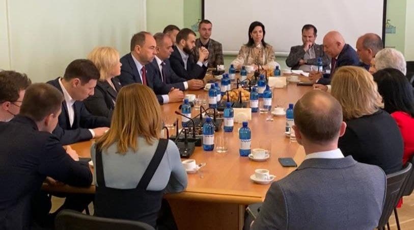 У Верховній Раді відбувся молитовний сніданок, на якому були присутні народні депутати України та гості із США