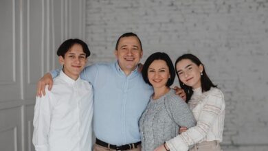 захистив дисертацію