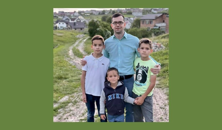 Бути батьком