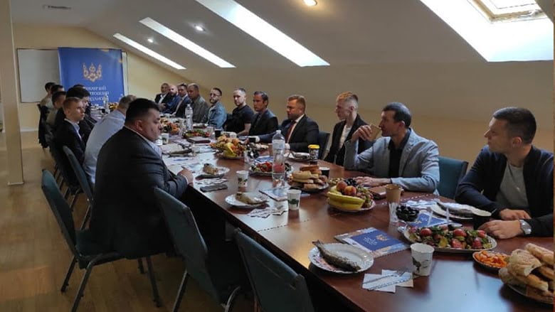 чоловічий молитовний сніданок