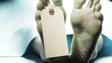 бути мертвим