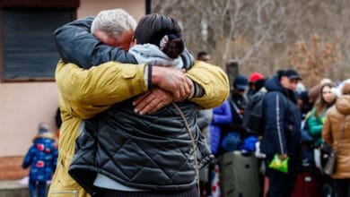розділитися із сім'ями