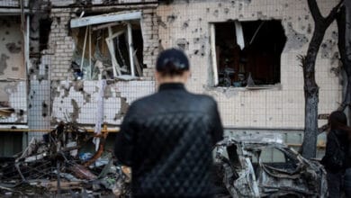 Покидати домівку