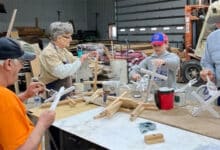 сотні дерев'яних хрестів