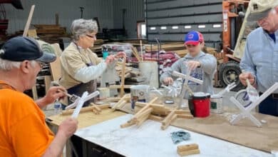 сотні дерев'яних хрестів