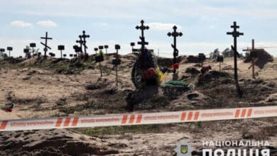 ексгумовано