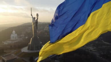 українців