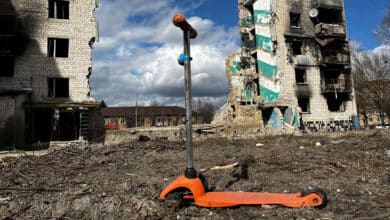 бути людиною