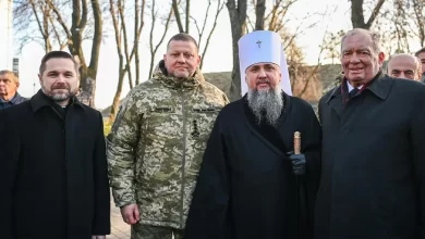 Валерій Залужний нагороджує УБТ
