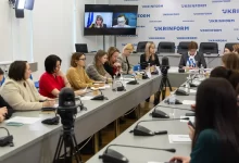 Заступниця міністра Катерина Павліченко виступає на круглому столі щодо гендерної рівності;