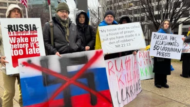 Українські активісти протестують біля готелю "Гілтон" у Вашингтоні