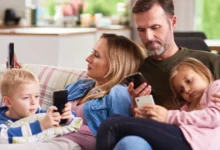 Смартфони викликають хронічний біль у шиї — дослідження