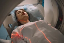 Пацієнт проходить комп’ютерну томографію в лікарні