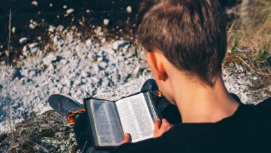 Читання Біблії позитивно впливає на молодь