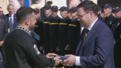 Президент України нагороджує Елайджу Брауна