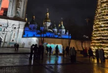 На Софійській площі в Києві встановили різдвяний вертеп