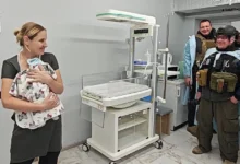 Говард Баффет відвідав прифронтовий Херсон і підтримав лікарів та дітей