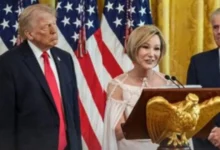 Пасторка Пола Вайт порівняла Трампа з Ісусом Христом. Заява викликала критику та дискусію серед християн.