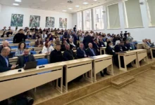 Учасники міжнародної конференції в Острозькій академії обговорюють унікальне видання Острозької Біблії.