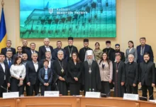 Взаємодія держави та Церкви в умовах війни: підсумки зустрічі прем'єра з ВРЦіРО